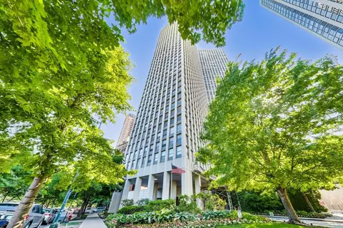 2626 N Lakeview Ave #2210, Chicago, IL 60614