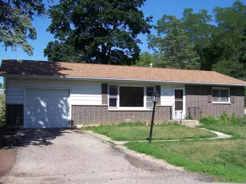 3412 Hilltop Dr, Wonder Lake, IL 60097
