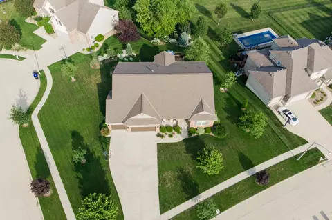 1302 Watersound Way, Bloomington, IL 61705 photo 2