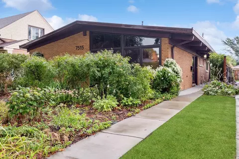 7515 E Prairie Rd, Skokie, IL 60076