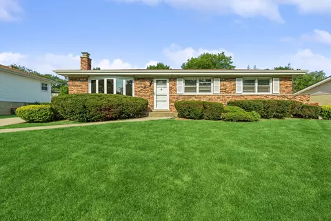 536 Merlin Dr, Schaumburg, IL 60193
