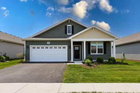 949 Crestview Ln, Pingree Grove, IL 60140