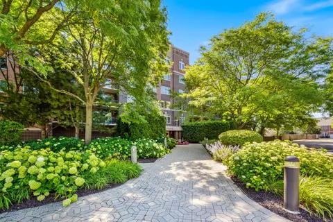 5055 Madison St #204, Skokie, IL 60077