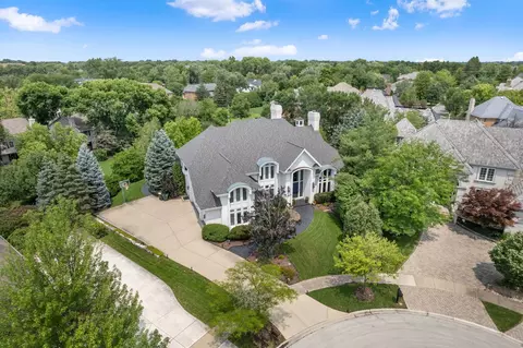 9 Clubside Ct, Burr Ridge, IL 60527