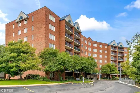 7120 N Milwaukee Ave #502, Niles, IL 60714