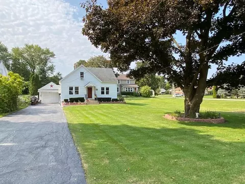 673 Oak St, Woodstock, IL 60098