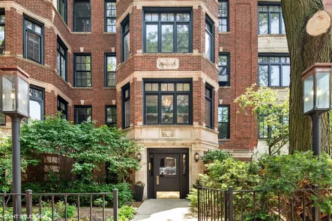 521 W Roscoe St #3, Chicago, IL 60657