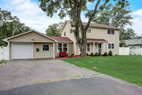 2503 Dove St, Rolling Meadows, IL 60008