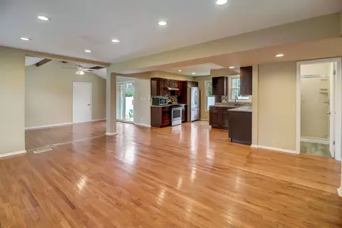 2503 Dove St, Rolling Meadows, IL 60008 photo 4