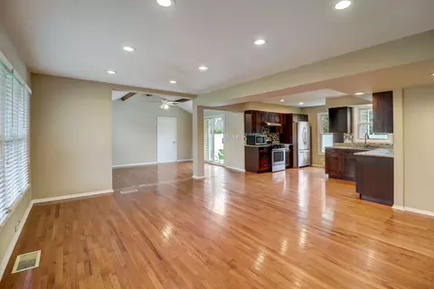 2503 Dove St, Rolling Meadows, IL 60008 photo 3