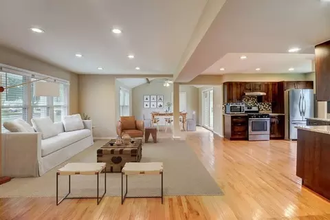 2503 Dove St, Rolling Meadows, IL 60008 photo 2