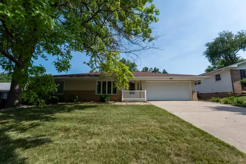 4 Fisher Dr, Bloomington, IL 61701