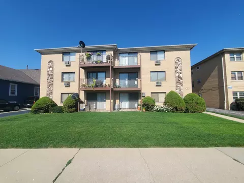 394 Alles St #2D, Des Plaines, IL 60016