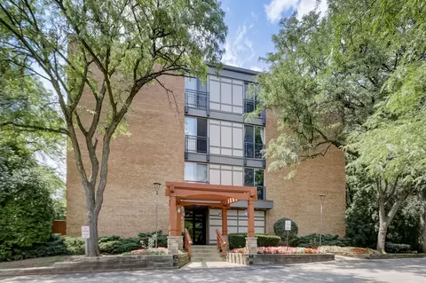 1811 Four Lakes Ave #4L, Lisle, IL 60532