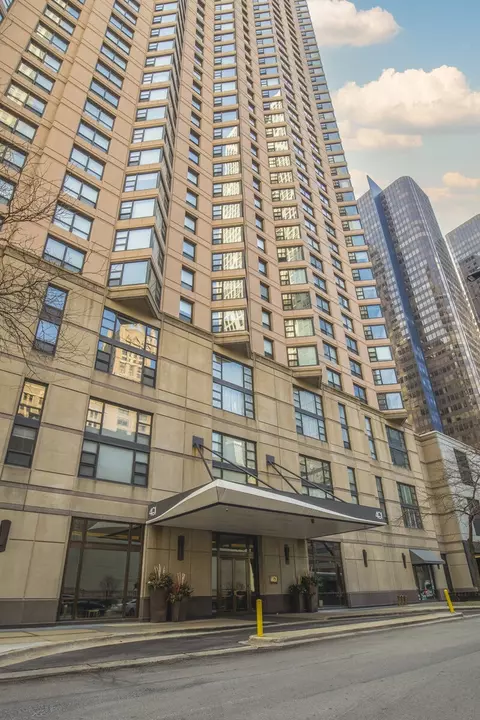 401 E Ontario St #203, Chicago, IL 60611