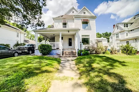 324 E Locust St, Watseka, IL 60970