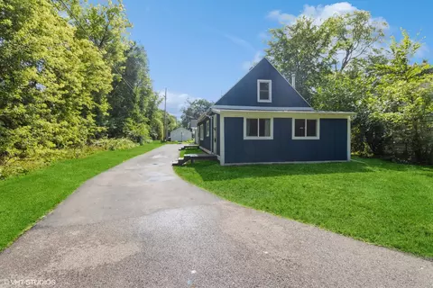101 Edgewood Ave, Crystal Lake, IL 60014