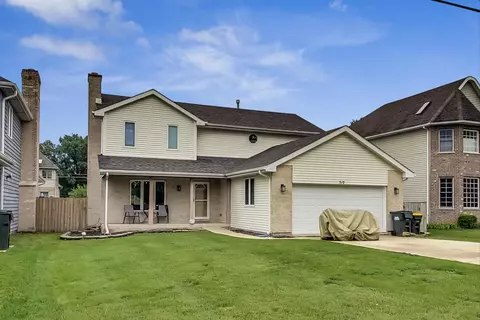 312 Oak Meadows Dr, Wood Dale, IL 60191
