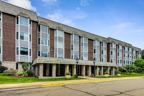 2500 Windsor Mall #1M, Park Ridge, IL 60068