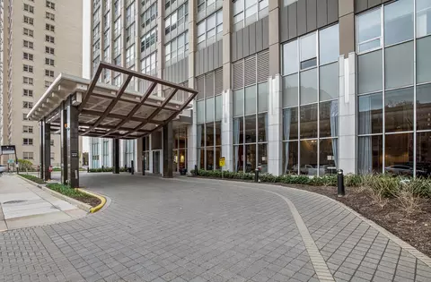 655 W Irving Park Rd #2511, Chicago, IL 60613