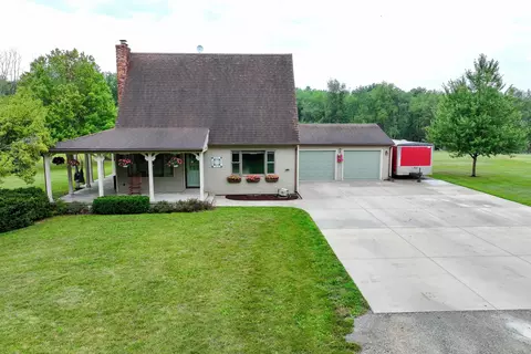 21347 Lincoln Rd, Sterling, IL 61081