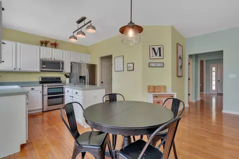513 Edgewood Dr, Minooka, IL 60447 photo 13