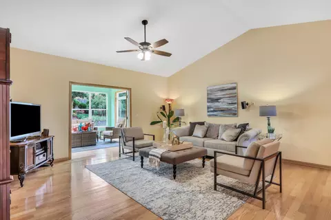 1608 Hoover Trl, Mchenry, IL 60051 photo 5
