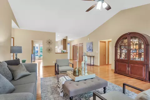 1608 Hoover Trl, Mchenry, IL 60051 photo 9