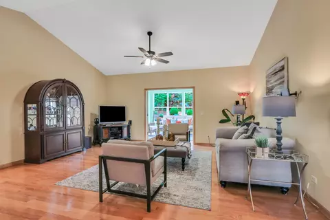 1608 Hoover Trl, Mchenry, IL 60051 photo 7