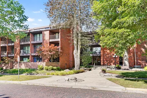 107 N Elm St #105, Champaign, IL 61820
