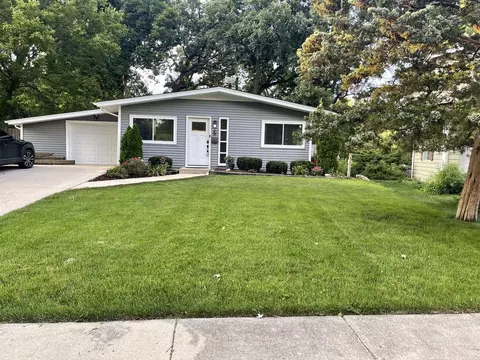 3 Big Oaks Rd, Streamwood, IL 60107