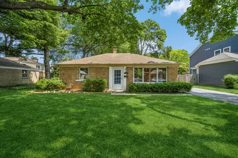 606 Hampton Ter, Libertyville, IL 60048