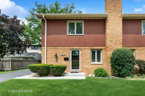 277 E 1st St, Elmhurst, IL 60126