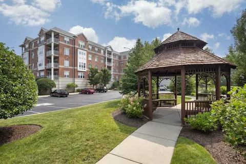 153 Pointe Dr #2101, Northbrook, IL 60062