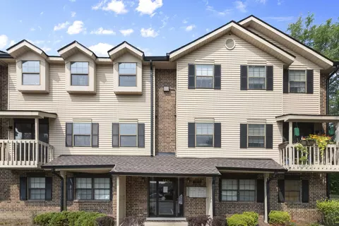 1516 W Jefferson Ave #E, Naperville, IL 60540