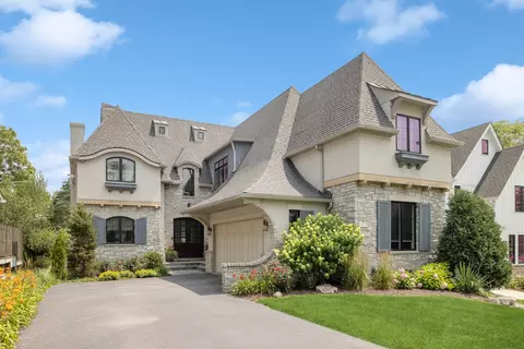 7 Mcintosh Ave, Clarendon Hills, IL 60514