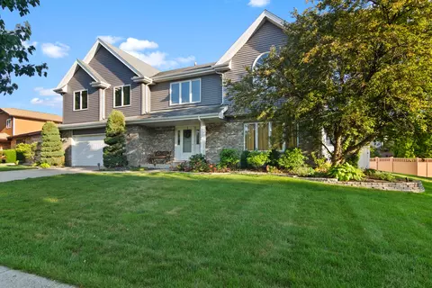 16717 W Primrose Ln, Lockport, IL 60441