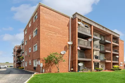 8100 W 87th St #4J, Hickory Hills, IL 60457