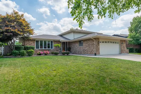 9003 Magnolia Ln, Tinley Park, IL 60487