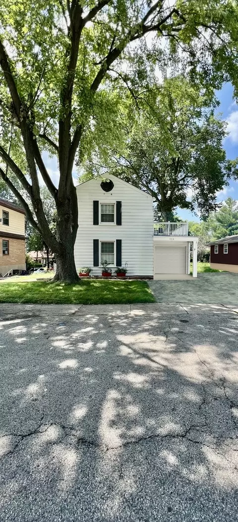 564 Mann Pl, Elgin, IL 60120 photo 3