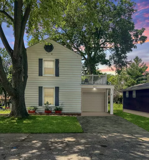 564 Mann Pl, Elgin, IL 60120 photo 2