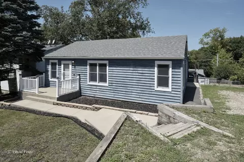 8906 Woody Trl, Wonder Lake, IL 60097
