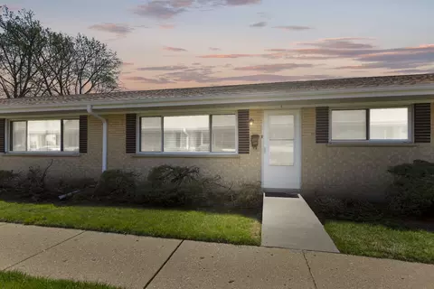 809 Valley Stream Dr #C, Wheeling, IL 60090