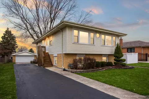 10528 Kilbourn Ave, Oak Lawn, IL 60453