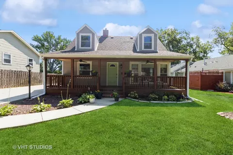 49 S Quentin Rd, Palatine, IL 60067