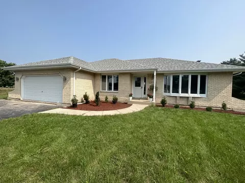 32 W320 Montgomery Dr, Naperville, IL 60564