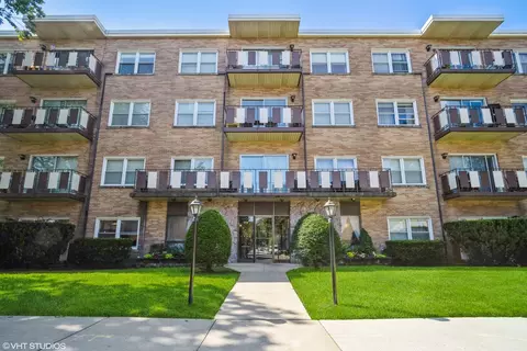 5005 Enfield Ave #302, Skokie, IL 60077