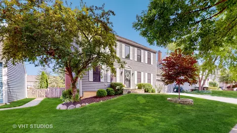 513 Long Hill Rd, Gurnee, IL 60031