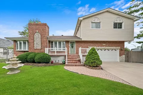 8110 Latrobe Ave, Burbank, IL 60459
