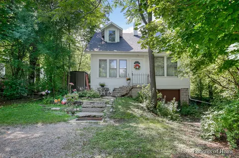 336 Oak Ave, Westmont, IL 60559